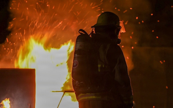 MWSS-172 practices firefighting skills in Central Training Area