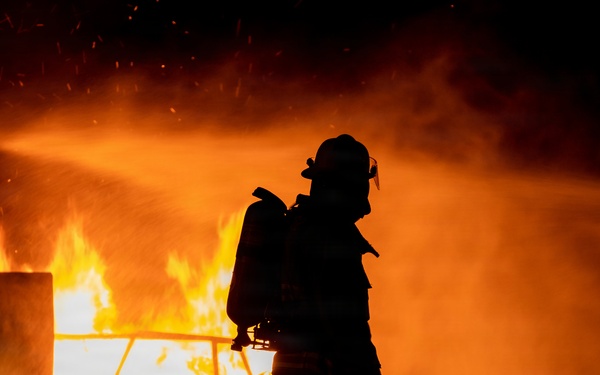MWSS-172 practices firefighting skills in Central Training Area