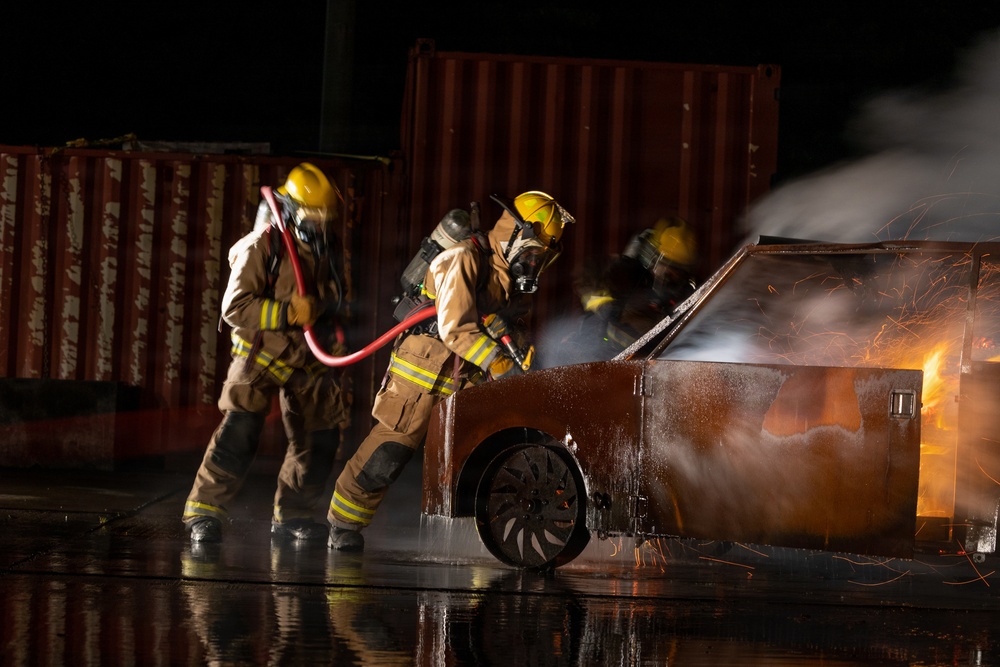 MWSS-172 practices firefighting skills in Central Training Area