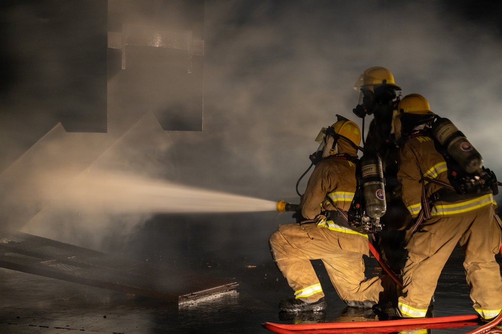 MWSS-172 practices firefighting skills in Central Training Area