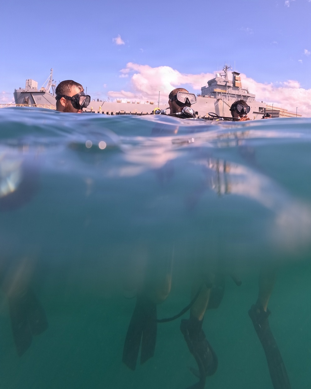 U.S. Navy, Royal New Zealand Navy, Royal Canadian Navy, Peruvian Navy, Mexican Navy Divers conduct familiarization dives during RIMPAC 2026