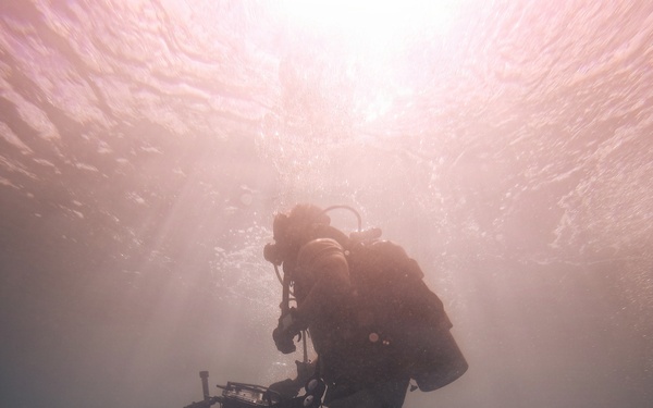 Multinational Dive Teams Partner for familiarization dives during RIMPAC 2026