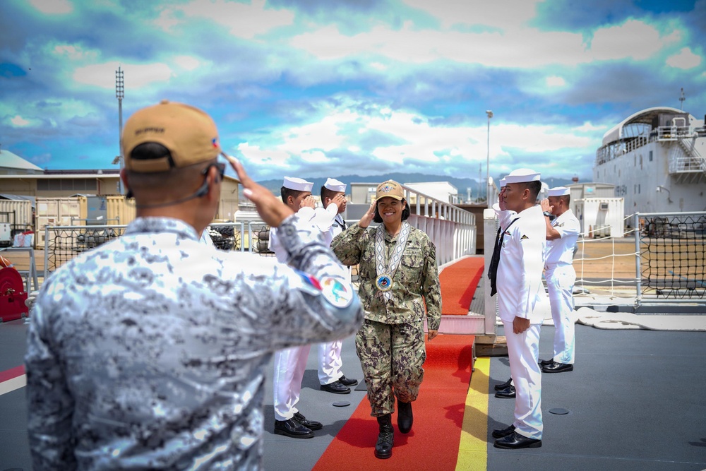 USS Decatur Commander Accorded Sideboys Honors Aboard BRP Miguel Malvar