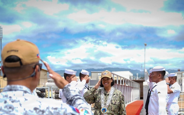 USS Decatur Commander Accorded Sideboys Honors Aboard BRP Miguel Malvar