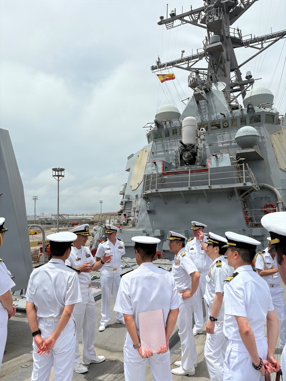 Japan Maritime Self-Defense Force tours USS Paul Ignatius
