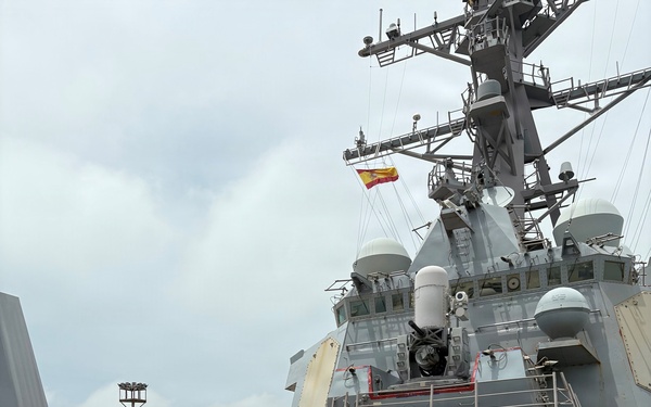 Japan Maritime Self-Defense Force tours USS Paul Ignatius