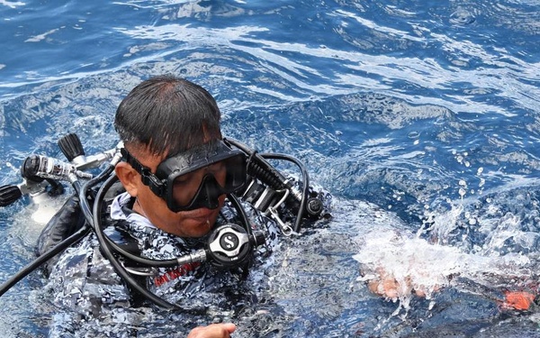 Philippine Coast Guard, ROK Navy Divers conduct RIMPAC 2026 Familiarization dive