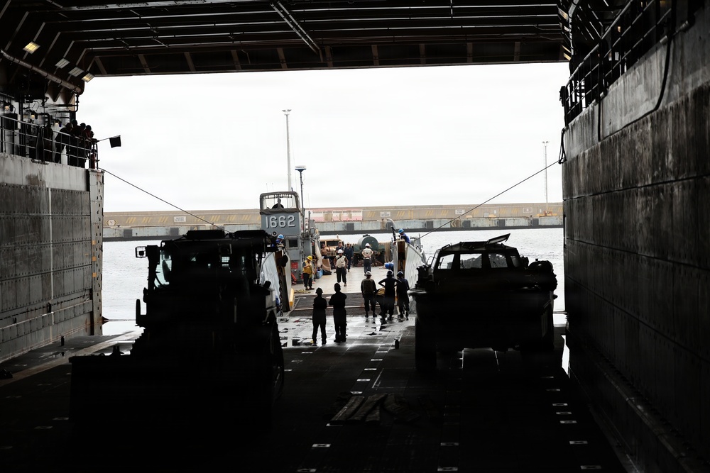 A landing craft, utility approaches the well deck of the San Antonio-class amphibious transport dock USS Fort Lauderdale (LPD 28), at the port of La Guaira, Venezuela, July 6, 2026.