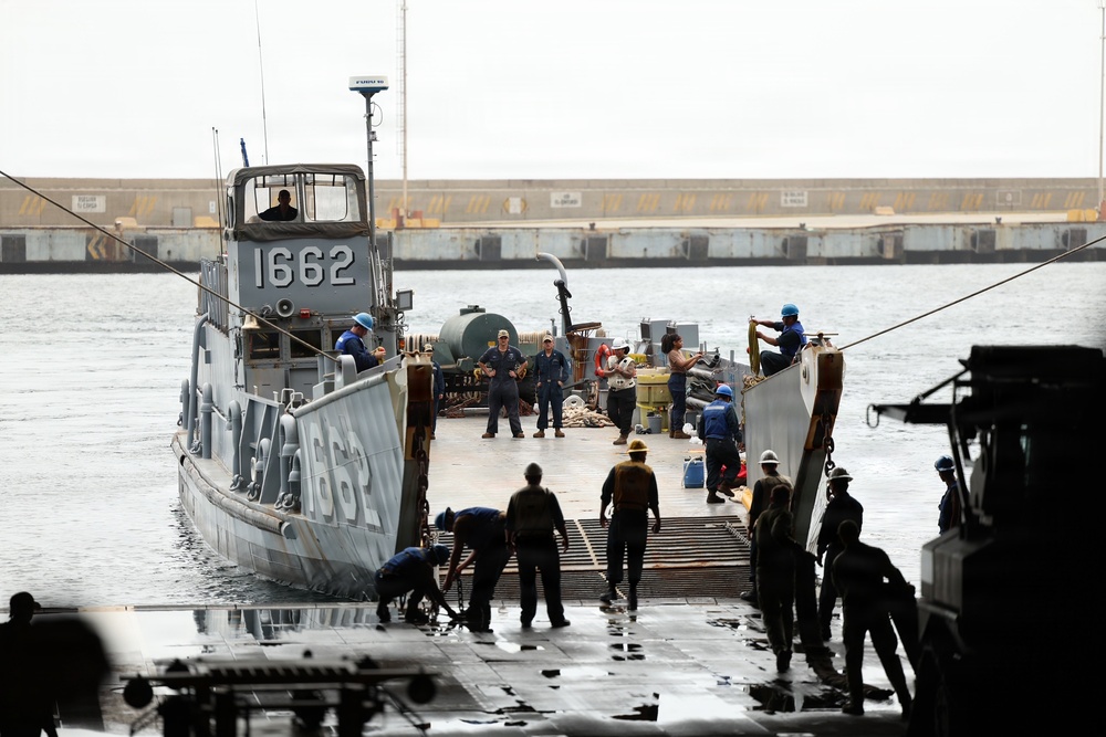 U.S. Sailors secure a landing craft, utility to the San Antonio-class amphibious transport dock USS Fort Lauderdale (LPD 28), at the port of La Guaira, Venezuela, July 6, 2026.
