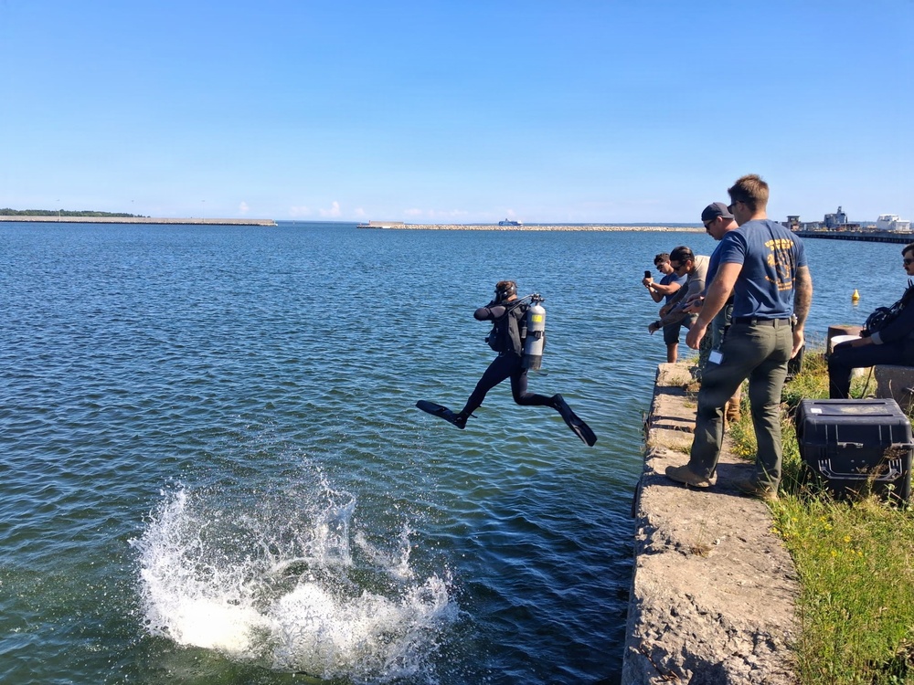 Adm. Wikoff Visits UCT 1 Dive Operations in Estonia