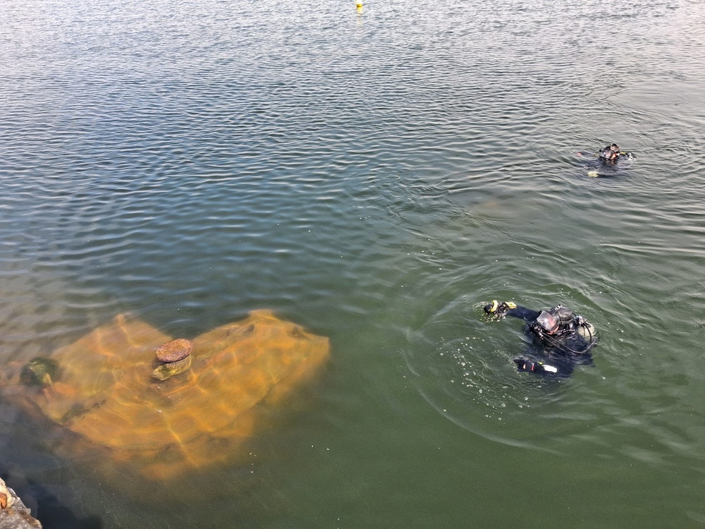 Adm. Wikoff Visits UCT 1 Dive Operations in Estonia