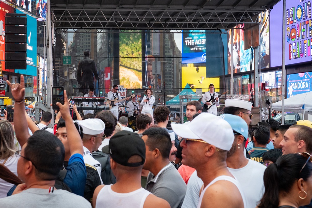 Navy Band Northeast rocks Times Square for INR 250