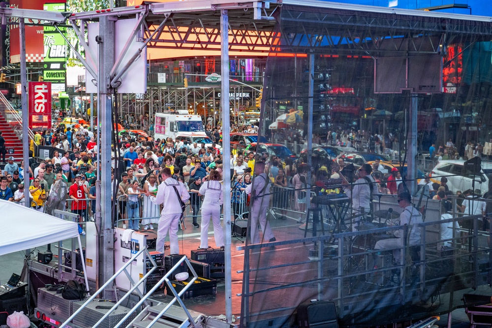 Navy Band Northeast rocks Times Square for INR 250