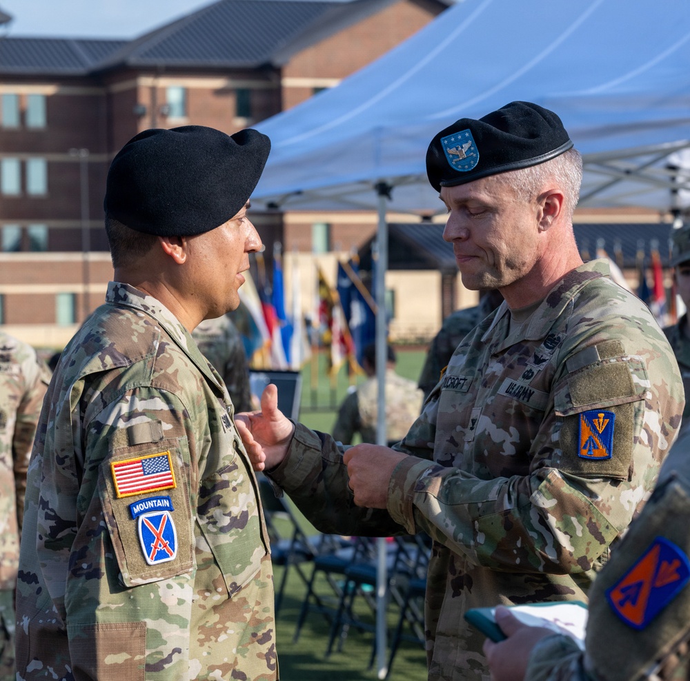 1-222d Aviation Regiment welcomes new commander
