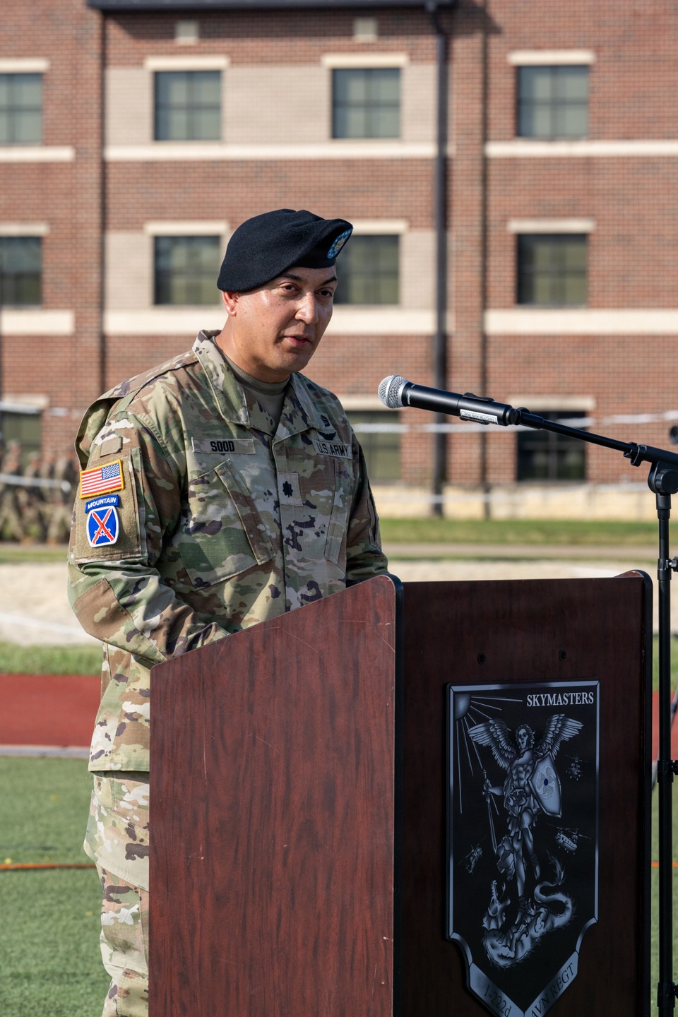 1-222d Aviation Regiment welcomes new commander