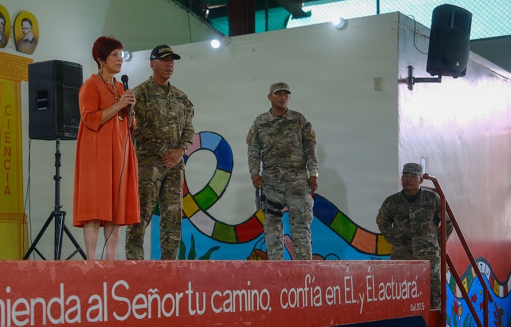 U.S. Army and Panamanian partners visit children from San Jose de Malamba Home