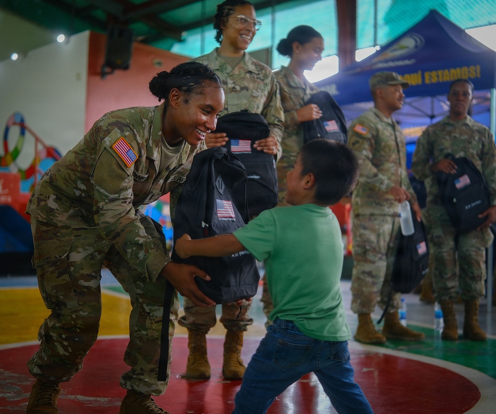 U.S. Army and Panamanian partners visit children from San Jose de Malamba Home