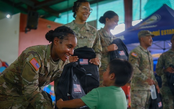 U.S. Army and Panamanian partners visit children from San Jose de Malamba Home