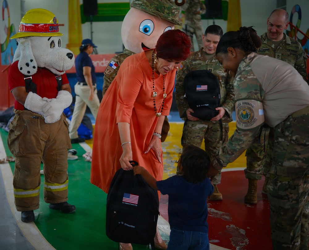 U.S. Army and Panamanian partners visit children from San Jose de Malamba Home