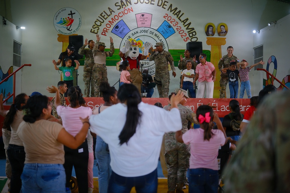 U.S. Army and Panamanian partners visit children from San Jose de Malamba Home