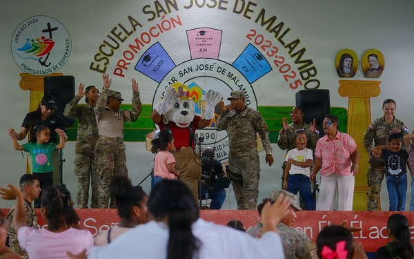 U.S. Army and Panamanian partners visit children from San Jose de Malamba Home