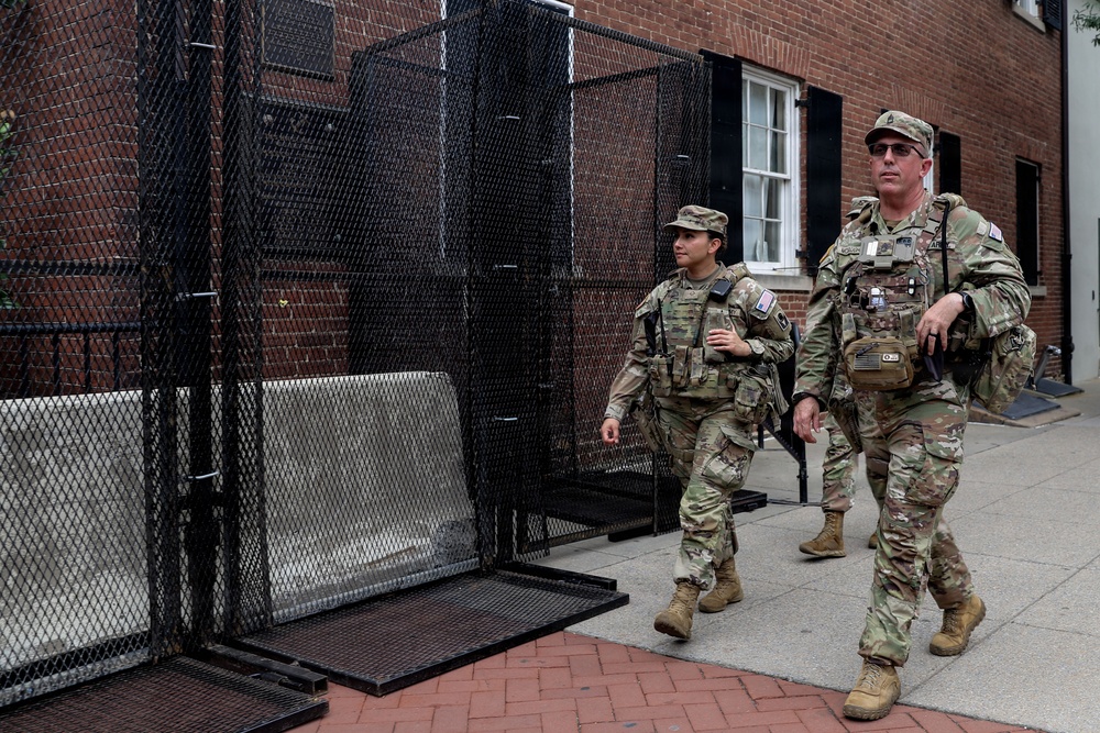 Florida National Guardsmen Presence Patrol at Lafeytte Square