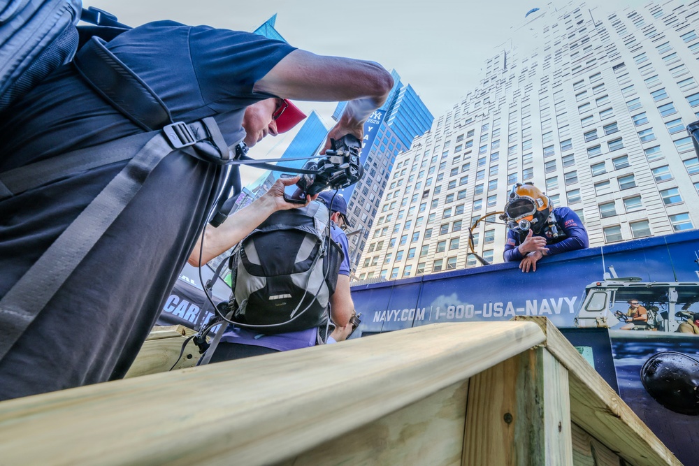 International Naval Review 250 - Dive Tank