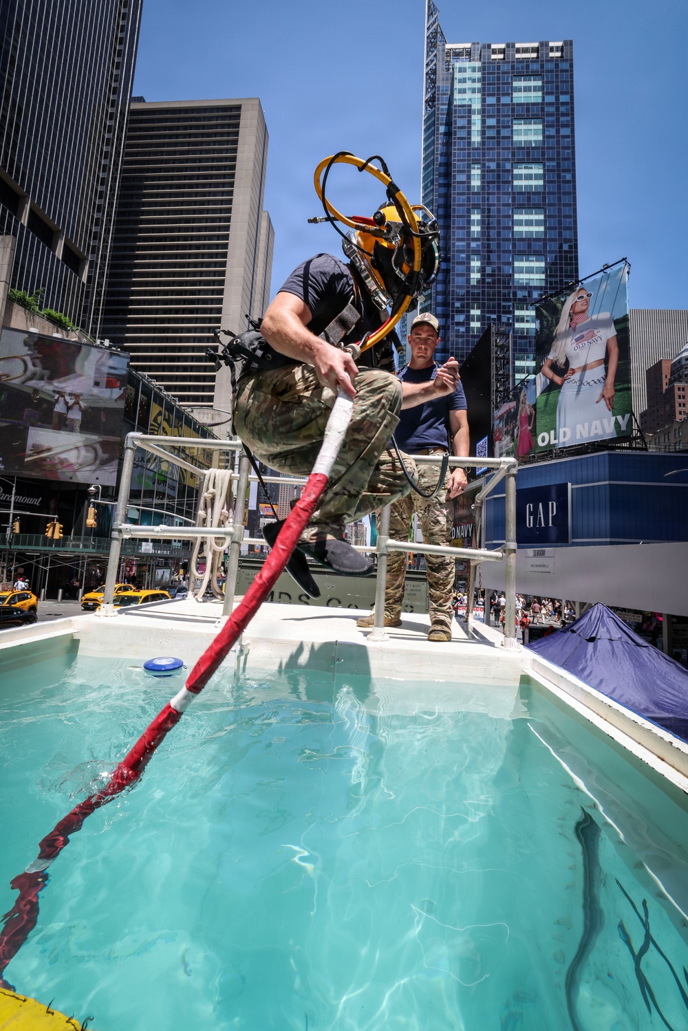 International Naval Review 250 - Dive Tank