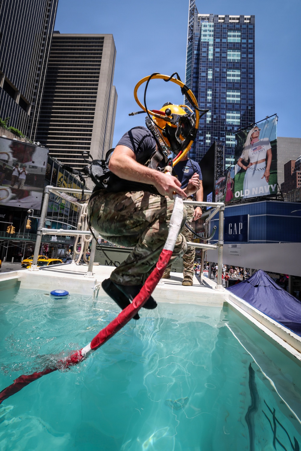 International Naval Review 250 - Dive Tank