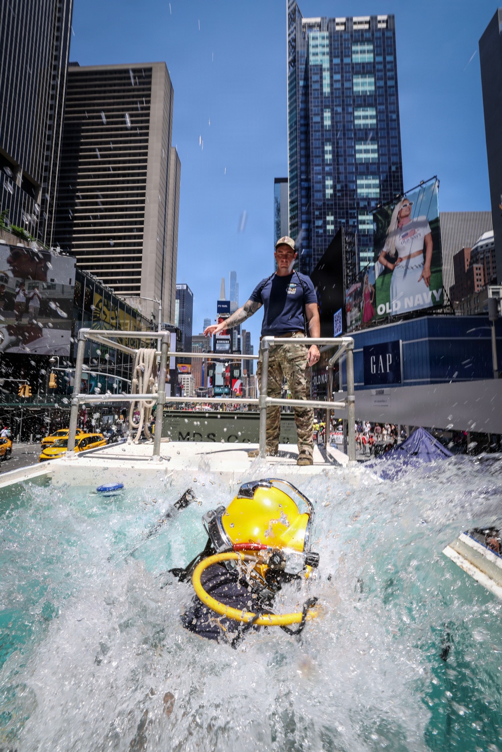 International Naval Review 250 - Dive Tank