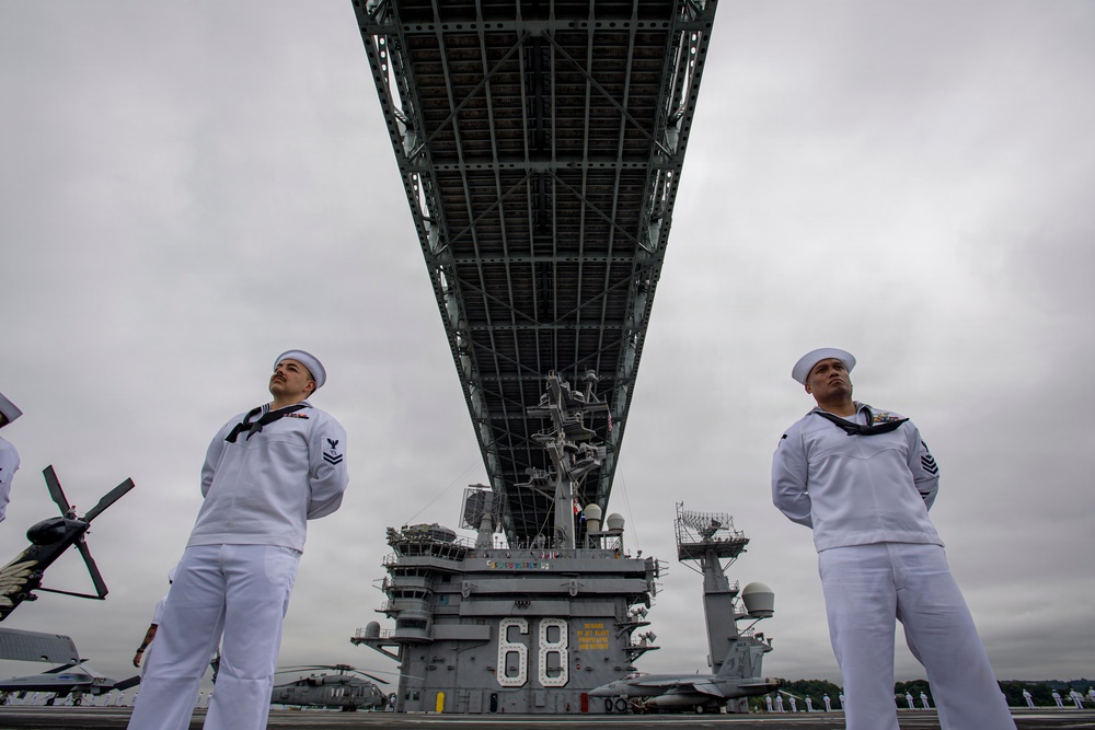 USS Nimitz Pulls Out of New York Harbor