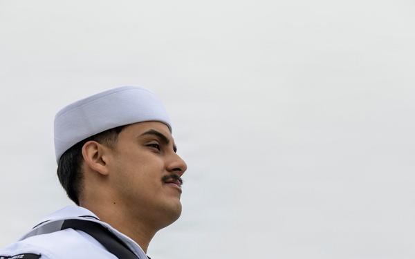 USS Nimitz Pulls Out of New York Harbor