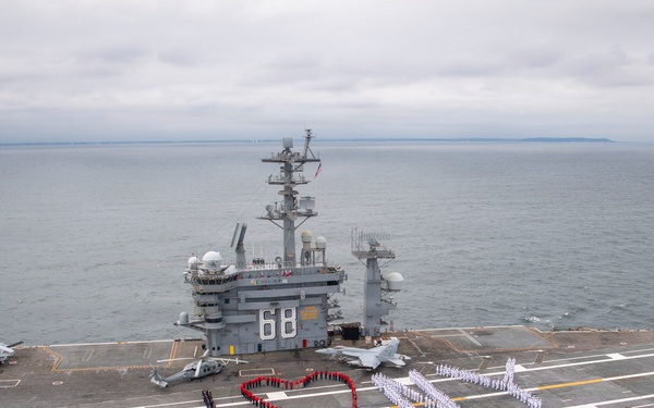 Nimitz Sailors Show Gratitude to New York for Hospitality During INR 250