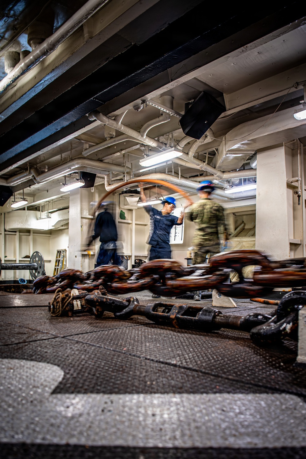 USS Nimitz Pulls Out of New York Harbor