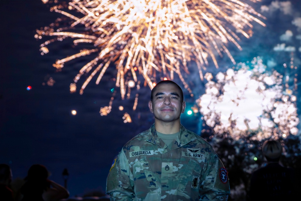 Phoenix - based Army recruiters participate in 4th July celebration.