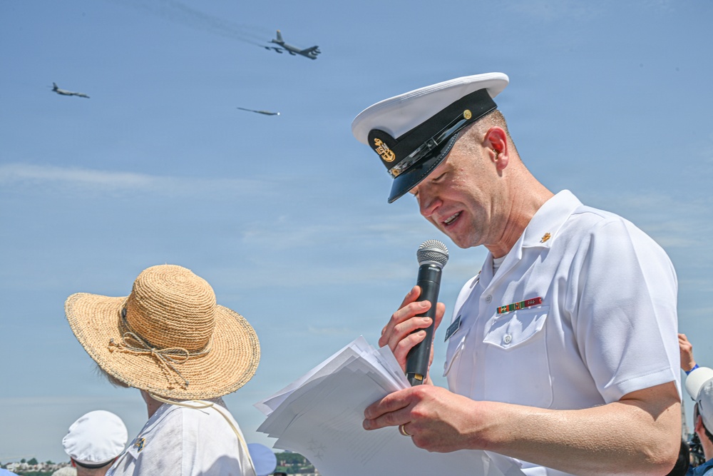 USS Arlington (LPD 24) Celebrates July 4 in New York