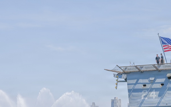 USS Arlington (LPD 24) Celebrates July 4 in New York