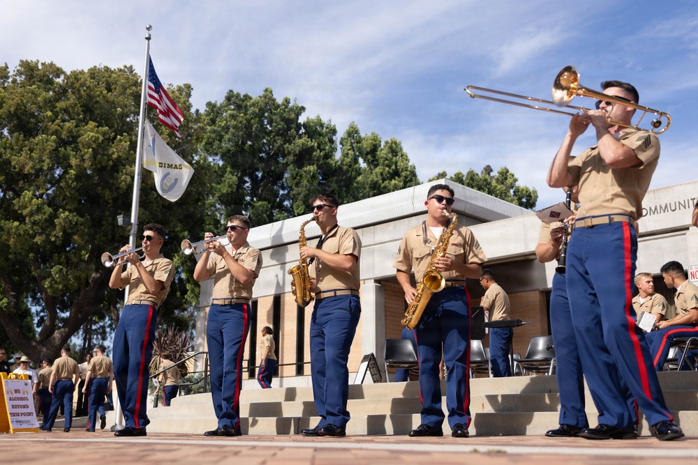 1st MARDIV Band participates in San Dimas Parade
