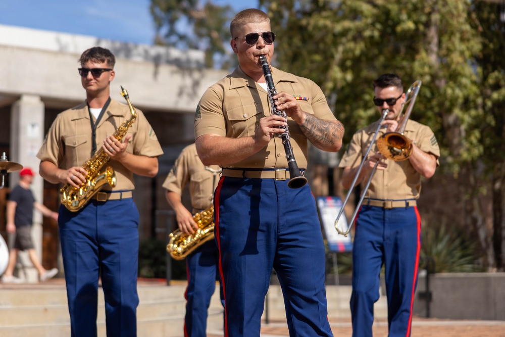 1st MARDIV Band participates in San Dimas Parade