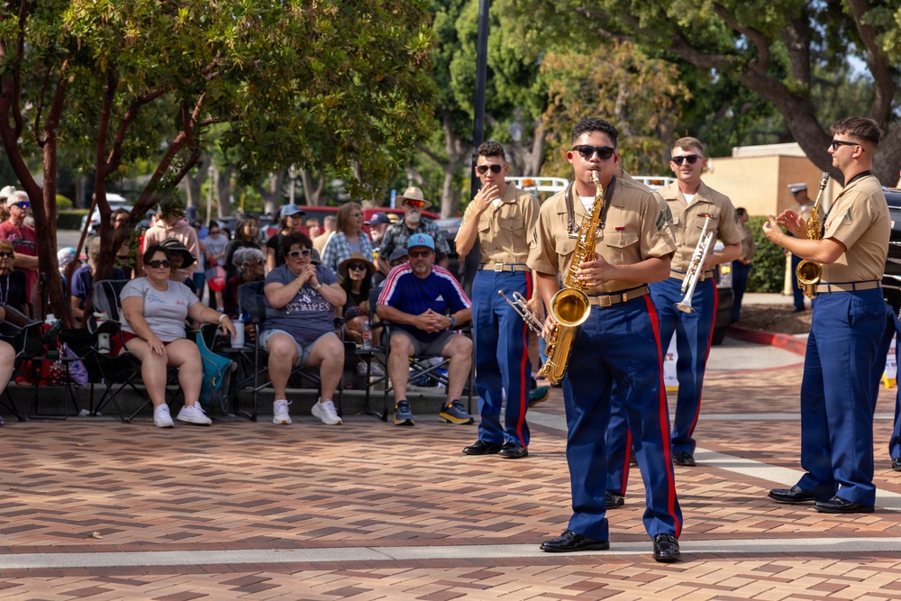 1st MARDIV Band participates in San Dimas Parade