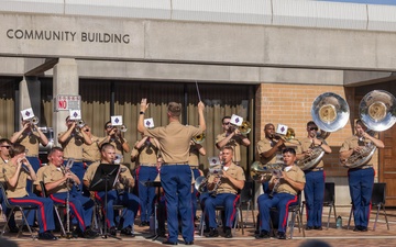 1st MARDIV Band participates in San Dimas Parade