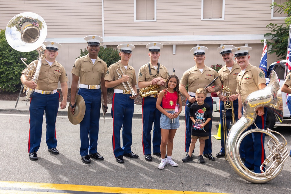 1st MARDIV Band performs in Temecula’s Independence Day Parade