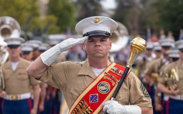 1st MARDIV Band performs in Temecula’s Independence Day Parade