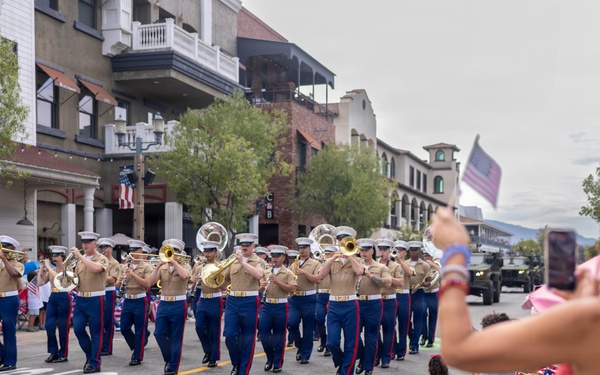 1st MARDIV Band performs in Temecula’s Independence Day Parade
