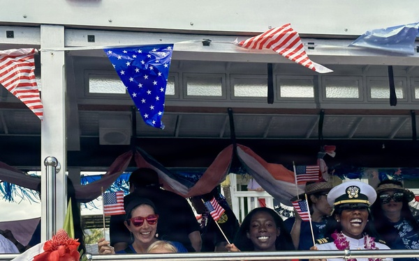 Navy Hawaii personnel honored during Kailua Independence Day parade