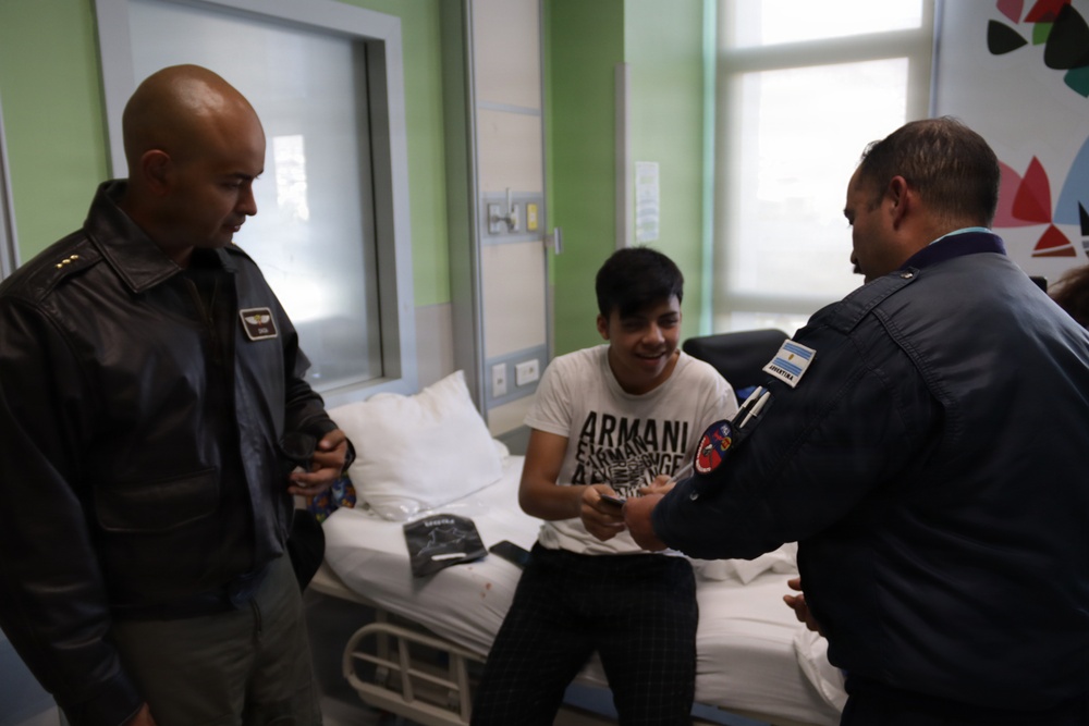 U.S. Airmen visit Chilean pediatric patients during Salitre