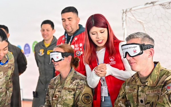 U.S. Airmen visit Chilean pediatric patients during Salitre