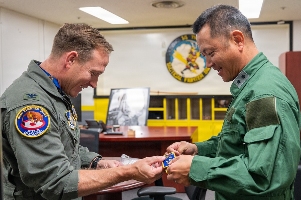 35th Fighter Wing commander hosts JASDF 3rd Air Wing commander for familiarization flight