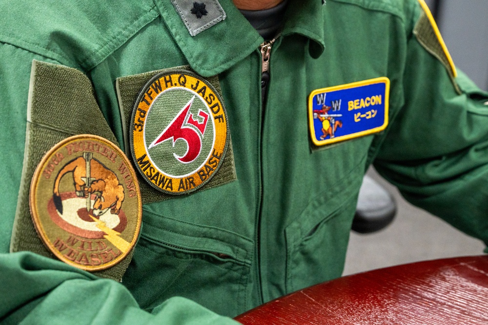 35th Fighter Wing commander hosts JASDF 3rd Air Wing commander for familiarization flight