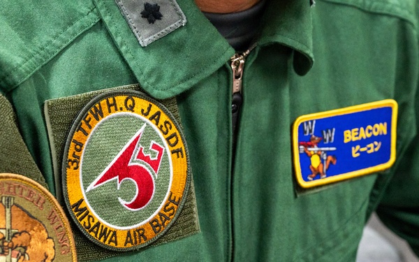 35th Fighter Wing commander hosts JASDF 3rd Air Wing commander for familiarization flight